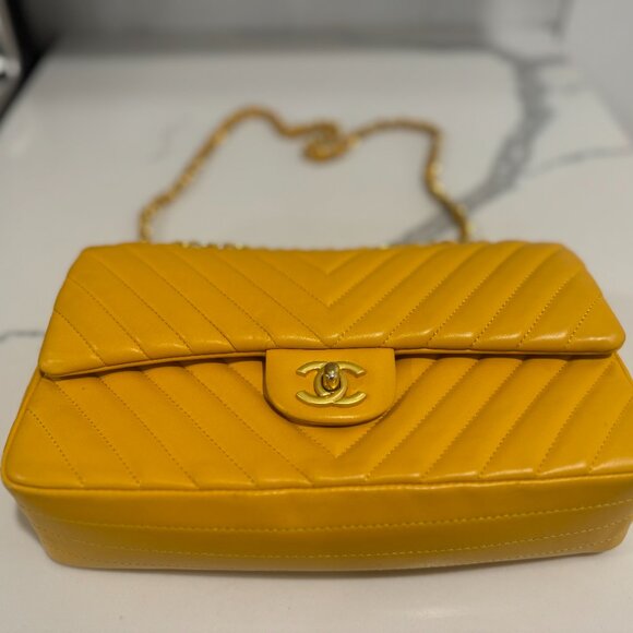 Chanel Yellow Lambskin Medium Classic Double Flap Shoulder Bag 10884668 - Picture 4 of 16